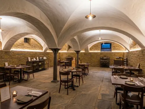 Projekt restauracji w piwnicy